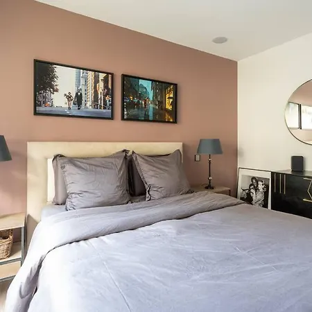 House A/c Arc De Triomphe - 2 Bdr *